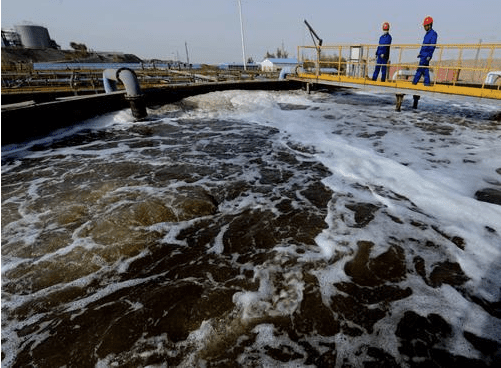 （圖：動(dòng)物屠宰廢水泡沫現(xiàn)場(chǎng)）