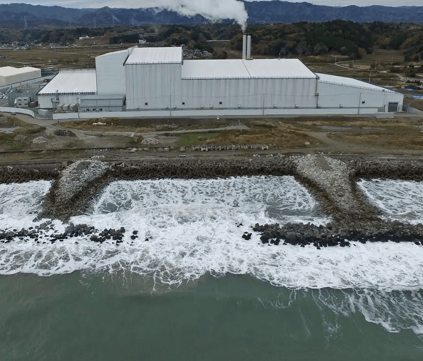 （圖：污水處理泡沫處理現(xiàn)場(chǎng)）