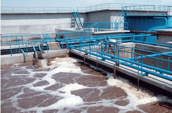 （圖：污水廠曝氣池泡沫）