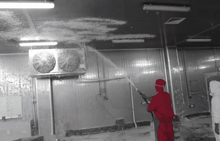 (圖:清洗劑清洗現(xiàn)場(chǎng)泡沫)