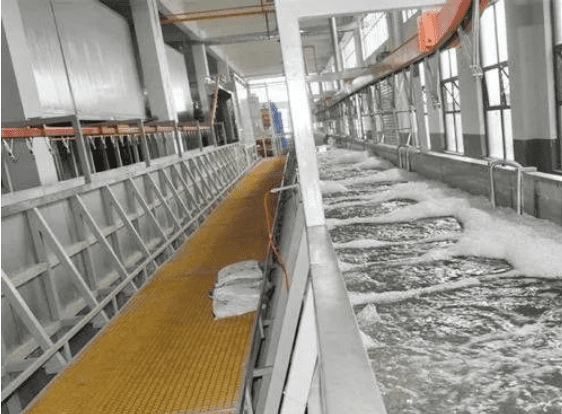 （圖：金屬噴淋清洗泡沫）