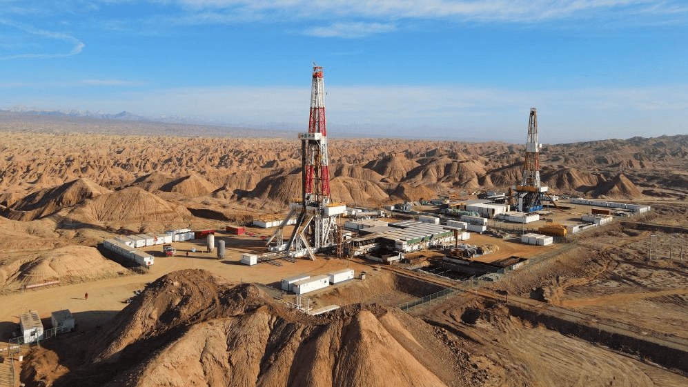 (圖:油田鉆井現(xiàn)場工藝)