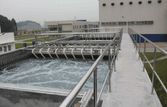 （造紙廠水處理消泡劑應(yīng)用場景）